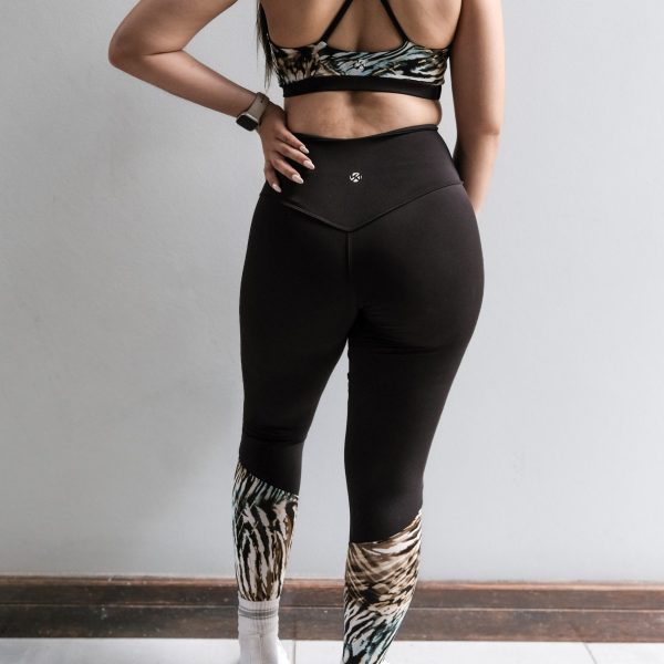 Shape legging in Golden Edit